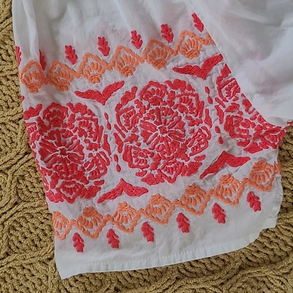 Vineyard Vines White, Pink, and Orange Medallion Embroidered Top - Size XS - Picture 5 of 10